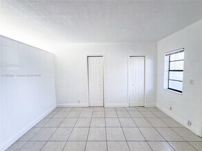 4071 N Dixie Hwy in Oakland Park, FL - Foto de edificio - Building Photo