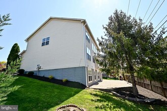 3508 Chambray Way in Falls Church, VA - Foto de edificio - Building Photo