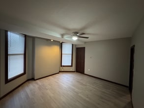 2454 River Rd in Cincinnati, OH - Foto de edificio - Building Photo