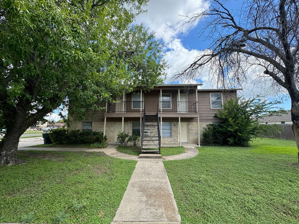 1902 Cedarhill Dr in Killeen, TX - Building Photo