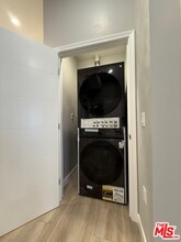 10605 Owensmouth Ave in Los Angeles, CA - Building Photo - Building Photo