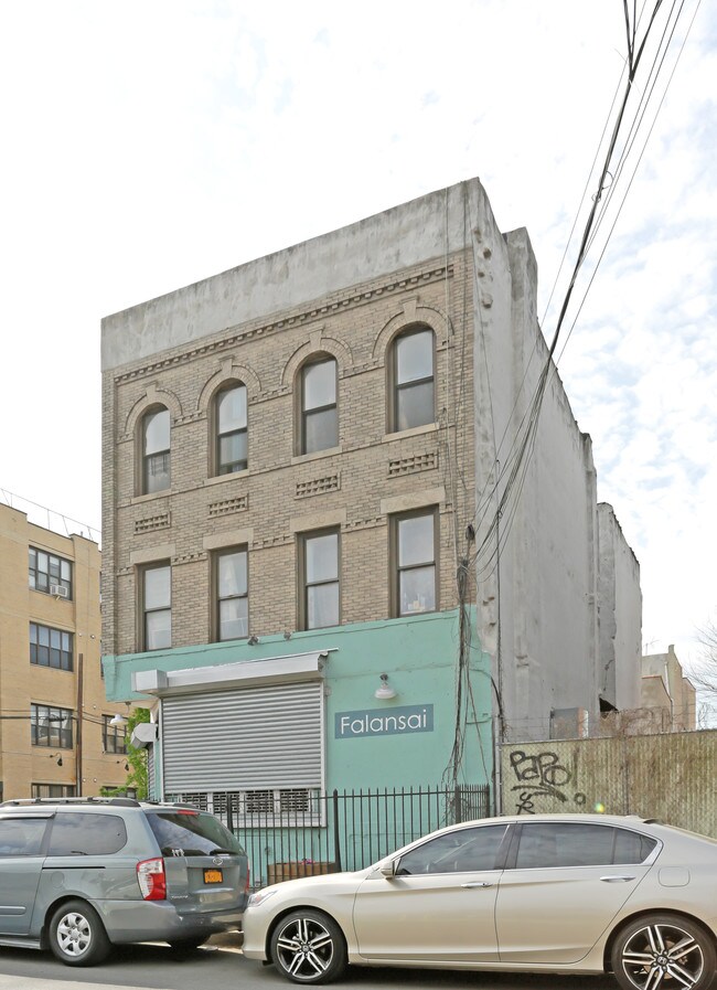 112 Harrison Pl in Brooklyn, NY - Foto de edificio - Building Photo