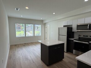 750 Cascade Pl SW-Unit -Unit 5 in Atlanta, GA - Building Photo - Building Photo