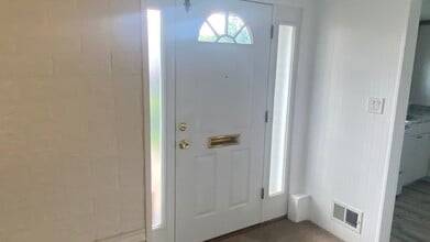 2 Dakota St in Deer Park, NY - Building Photo - Building Photo