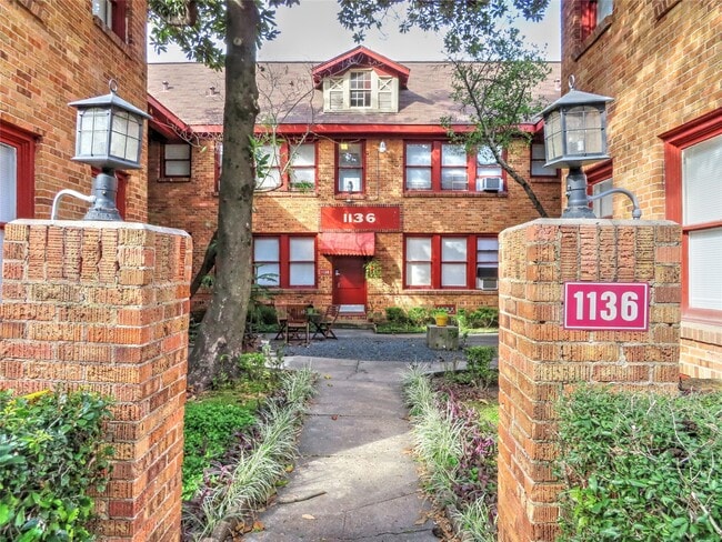 1136 Berthea St in Houston, TX - Building Photo - Building Photo