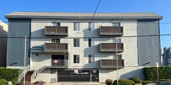 mor113 in North Hollywood, CA - Building Photo