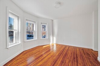 305 Medford St in Somerville, MA - Building Photo - Building Photo