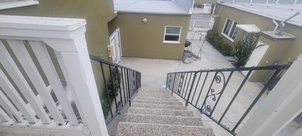 6202 Cherry Ave in Long Beach, CA - Building Photo - Building Photo