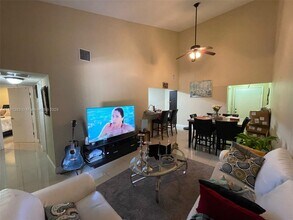 10245 NW 9th St Cir in Miami, FL - Building Photo - Building Photo