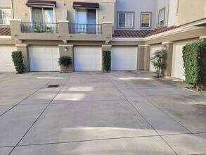 52 Vía Pamplona in Rancho Santa Margarita, CA - Foto de edificio - Building Photo