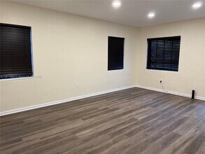 189 Glendale Dr in Miami Springs, FL - Foto de edificio - Building Photo