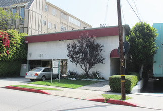 426 S Barrington Ave in Los Angeles, CA - Building Photo - Building Photo