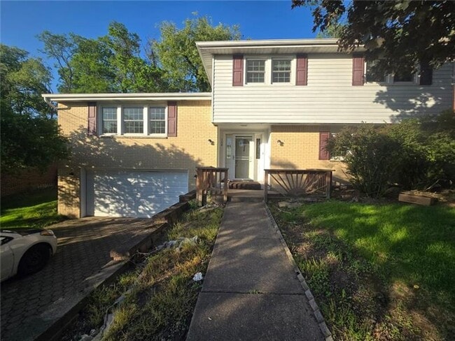 104 Briar Crest Dr in Monroeville, PA - Building Photo - Building Photo