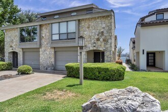 533 Lighthouse Dr in Horseshoe Bay, TX - Foto de edificio - Building Photo