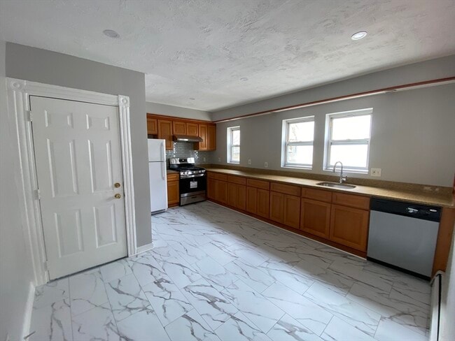 15 Pierce St in Quincy, MA - Building Photo - Building Photo