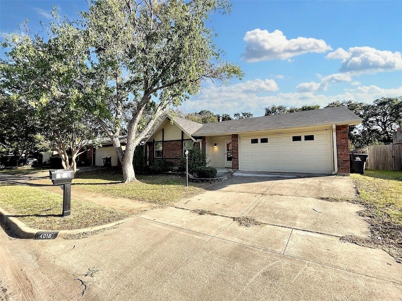 4016 Brookmoor Dr in Arlington, TX - Building Photo