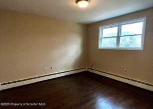 811 Glenwood Rd in Old Forge, PA - Building Photo - Building Photo