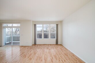 299 W Jamison Cir in Littleton, CO - Building Photo - Building Photo