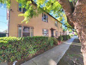 7118 Willoughby Ave in Los Angeles, CA - Building Photo - Building Photo