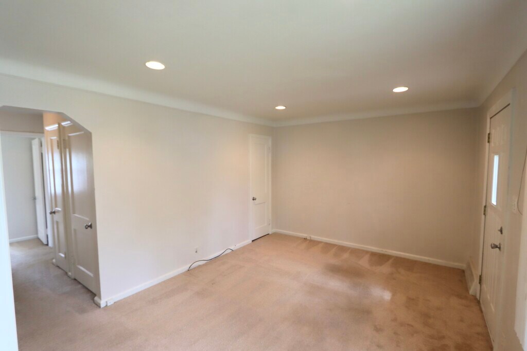 18755 St Rentals in Harper Woods, MI