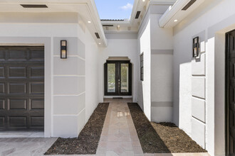 1256 Beacon Cir in West Palm Beach, FL - Building Photo - Building Photo