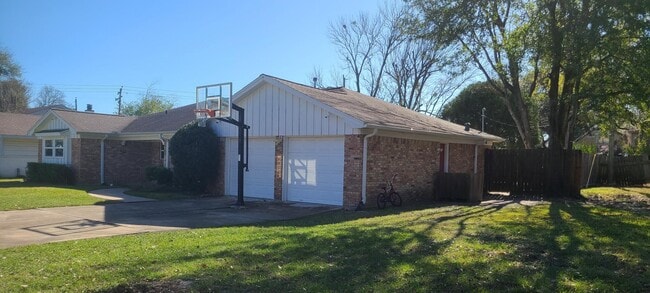 property at 11123 Hazelhurst Dr