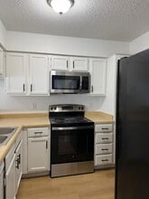 812 Jefferson Ave in Cleveland, TX - Building Photo - Building Photo