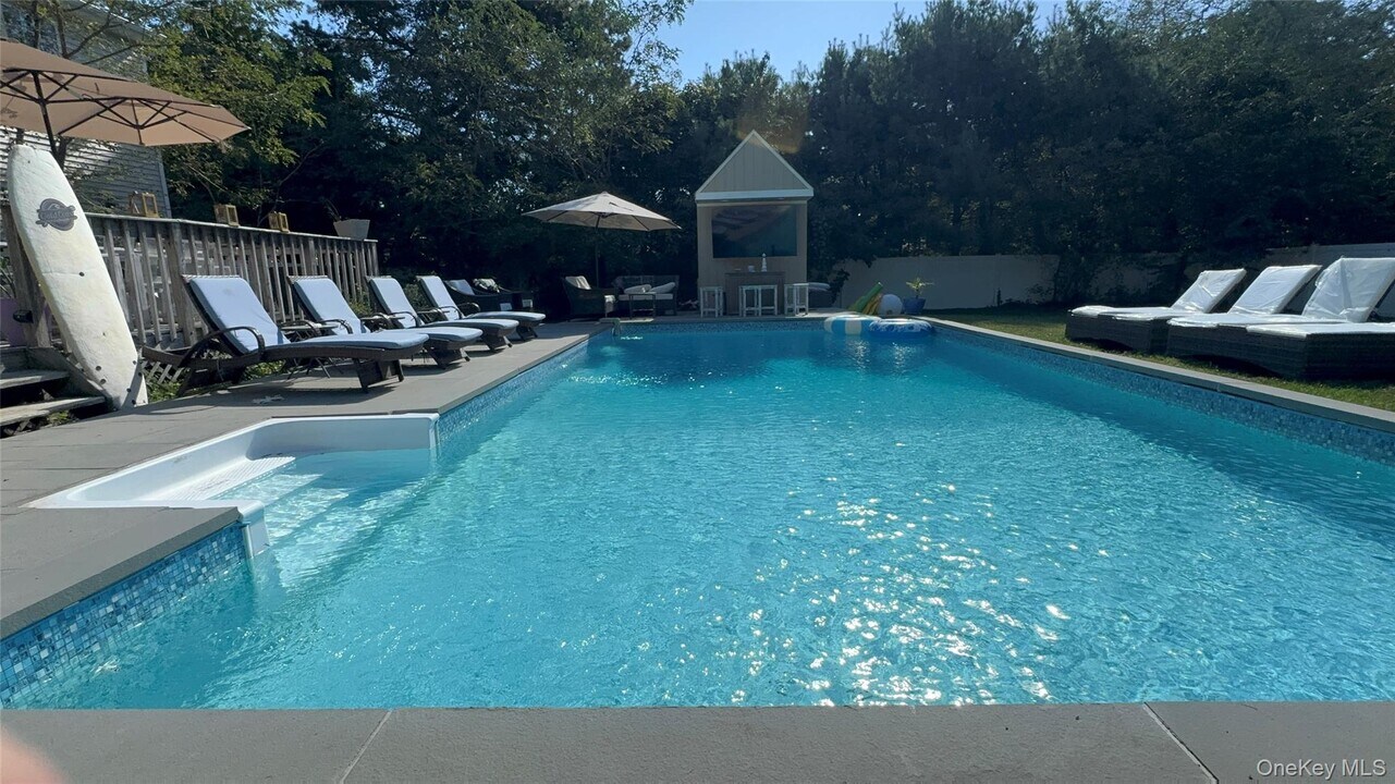 30 Lewis Rd in East Quogue, NY - Building Photo