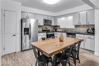 977 SW 10th St in Miami, FL - Building Photo - Building Photo
