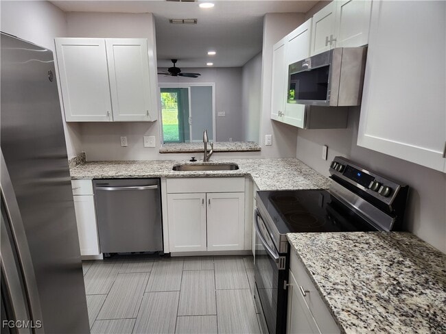 property at 923 SE 23rd Pl