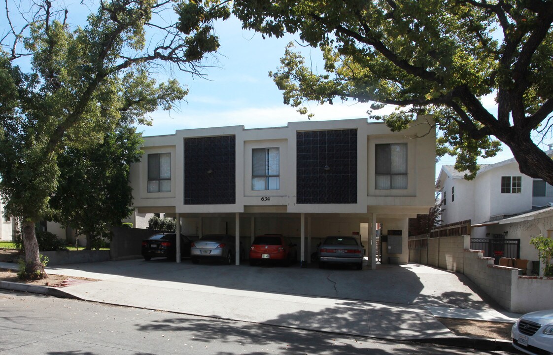 634 E San Jose Ave in Burbank, CA - Foto de edificio