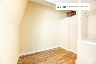 Private bedroom in 8 bed/3.5 bath Home in Washington, DC - Building Photo - Building Photo
