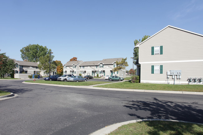 Royale Glen Apartments in Muskegon, MI - Building Photo - Building Photo