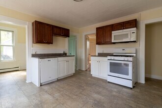 62 Lincoln Ave in Torrington, CT - Building Photo - Building Photo