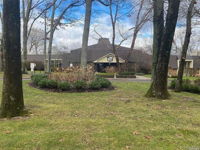 389 Clubhouse Ct, Unit 457 in Coram, NY - Building Photo - Building Photo