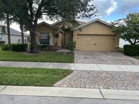 375 Lexington Ave SW in Vero Beach, FL - Building Photo