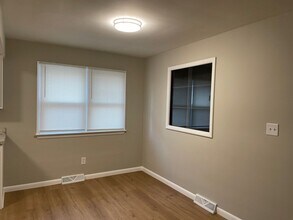 1910 Thornapple Ave in Akron, OH - Building Photo - Building Photo