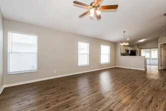 810 Cape Cod Cir in Valrico, FL - Building Photo - Building Photo