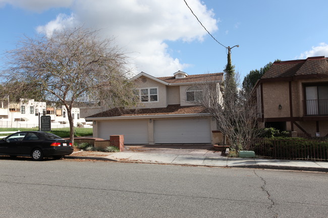 5302-5304 Colodny Dr in Agoura Hills, CA - Foto de edificio - Building Photo