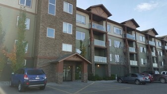 4403-4467 Avenue in Olds, AB - Building Photo