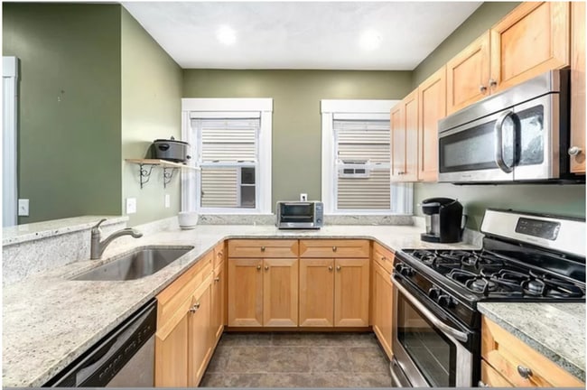 85 Yale St, Unit 1 in Medford, MA - Building Photo - Building Photo