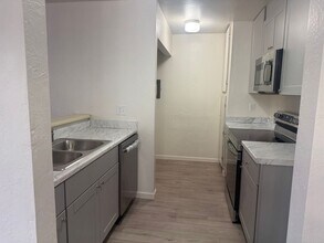125 Tabor Ave in Fairfield, CA - Building Photo - Building Photo