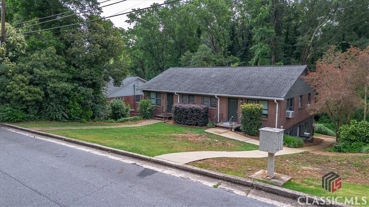 220 E Rutherford St in Athens, GA - Building Photo