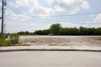 SLMC - Building 3 in San Antonio, TX - Foto de edificio - Building Photo
