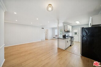 1270 Havenhurst Dr in West Hollywood, CA - Building Photo - Building Photo