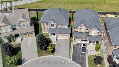 2051 Hunking Ct in Oshawa, ON - Building Photo - Building Photo