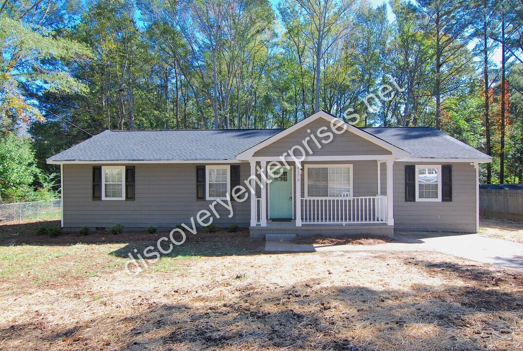 8178 Tudor Dr in Jonesboro, GA - Building Photo