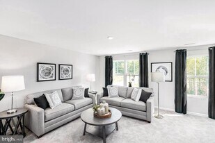 112 Hamilton Ln. in Coatesville, PA - Building Photo