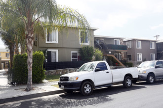 20560 Hartland St in Winnetka, CA - Building Photo - Building Photo