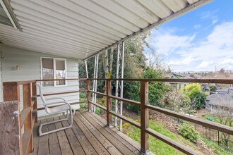 345 NE 62nd Ave in Portland, OR - Building Photo - Building Photo